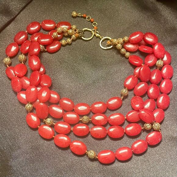 🏖️SOLD🏖️ Coral Five Strand Vintage Necklace with Gold Filagree Beads - Picture 3 of 9